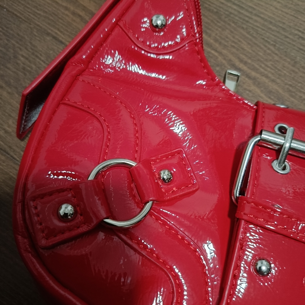 ❣️Retro Punk Vibrant Glossy Red Shoulder Hobo Bag 💕 - Picture 6 of 10